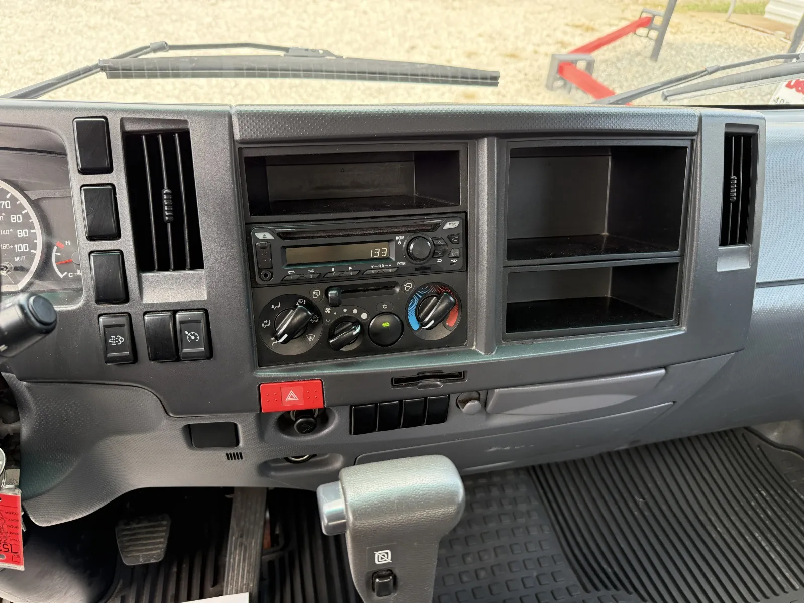 2020 Isuzu NPR HD - Photo 32
