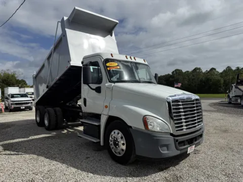 Another view of 2017 Freightliner Cascadia for sale in Sanford, FL at DeBary Truck Sales