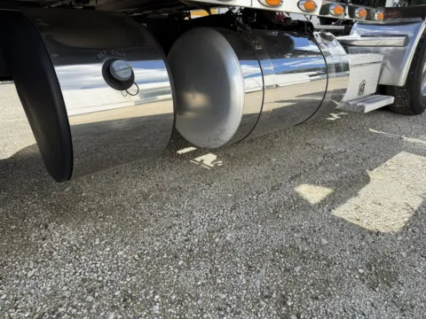 More photos of 2016 PETERBILT 579 at DeBary Truck Sales, FL