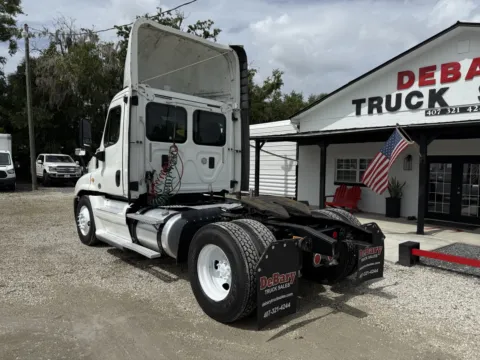 More photos of 2014 Freightliner Cascadia at DeBary Truck Sales, FL