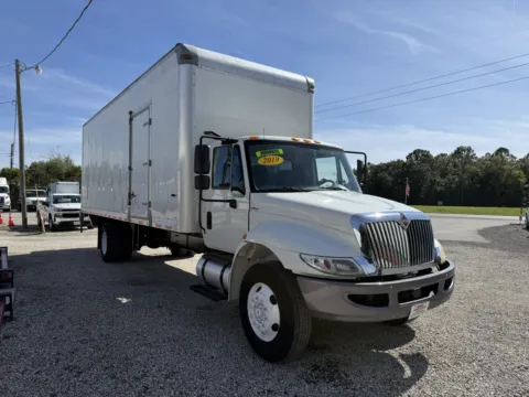 More photos of 2019 International DuraStar 4300 at DeBary Truck Sales, FL