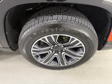 More photos of 2022 Jeep Wagoneer Series III at Woody Folsom Chevrolet GMC, GA