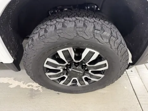 More photos of 2024 GMC Sierra 2500HD Denali Ultimate at Woody Folsom Chevrolet GMC, GA