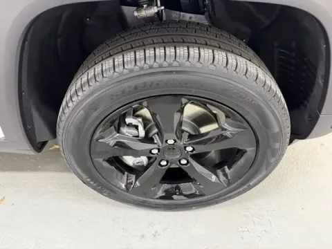 More photos of 2025 Jeep Grand Cherokee L Limited at Woody Folsom CDJR of Baxley, GA