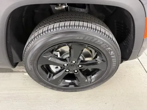 More photos of 2025 Jeep Grand Cherokee L Altitude X at Woody Folsom CDJR of Baxley, GA