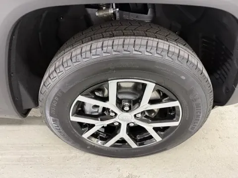 More photos of 2025 Jeep Grand Cherokee L Limited at Woody Folsom CDJR of Baxley, GA