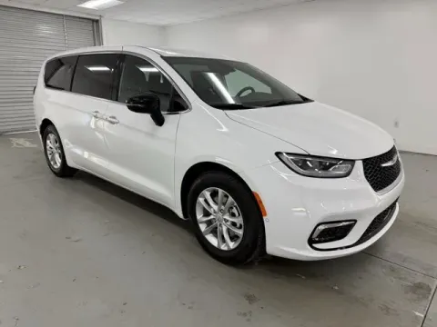 Another view of 2026 Chrysler Pacifica Select for sale in Baxley, GA at Woody Folsom CDJR of Baxley