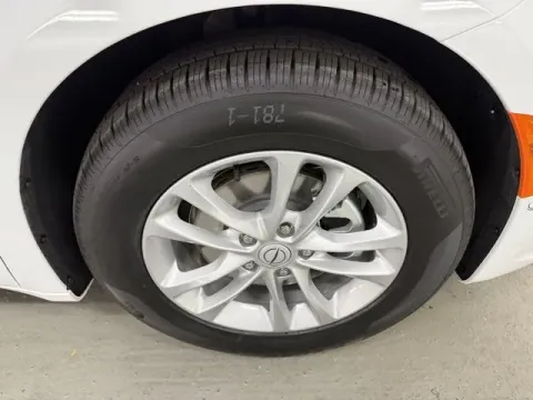 More photos of 2026 Chrysler Pacifica Select at Woody Folsom CDJR of Baxley, GA