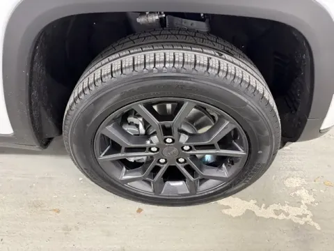 More photos of 2025 Jeep Grand Cherokee L Limited at Woody Folsom CDJR of Baxley, GA