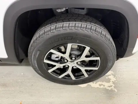 More photos of 2025 Jeep Grand Cherokee L Limited at Woody Folsom CDJR of Baxley, GA