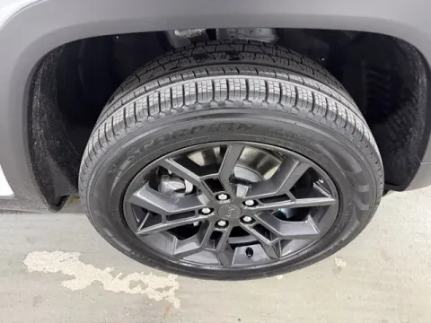 More photos of 2025 Jeep Grand Cherokee L Limited at Woody Folsom CDJR of Baxley, GA