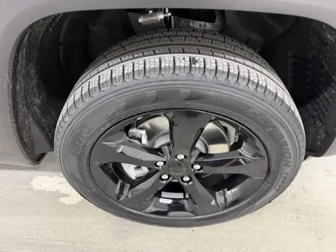 More photos of 2025 Jeep Grand Cherokee L Limited at Woody Folsom CDJR of Baxley, GA