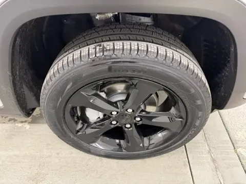 More photos of 2025 Jeep Grand Cherokee Limited at Woody Folsom CDJR of Baxley, GA