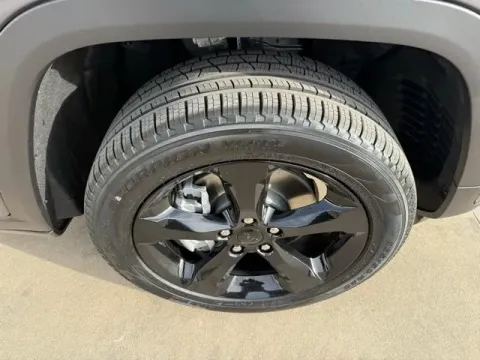 More photos of 2025 Jeep Grand Cherokee L Limited at Woody Folsom CDJR of Baxley, GA