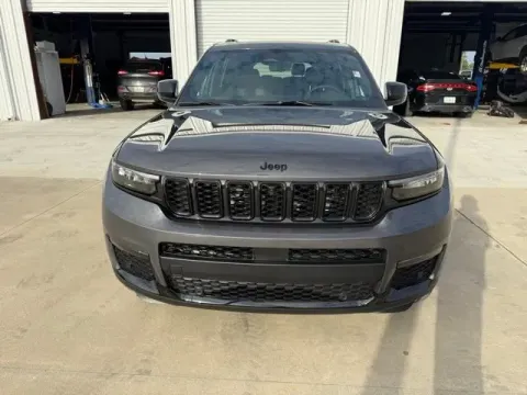 Photos of 2025 Jeep Grand Cherokee L Limited for sale in Baxley, GA at Woody Folsom CDJR of Baxley