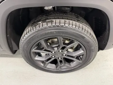 More photos of 2025 Jeep Grand Cherokee Limited at Woody Folsom CDJR of Baxley, GA