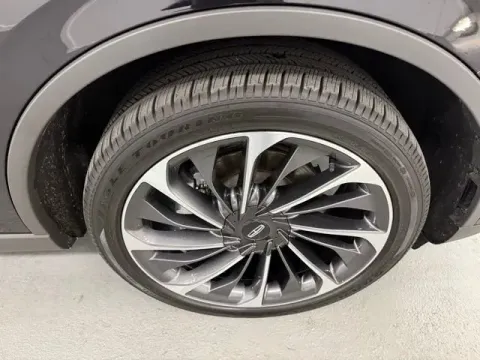 More photos of 2025 Lincoln Aviator Reserve at Woody Folsom CDJR of Baxley, GA