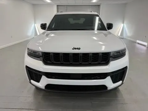 Photos of 2026 Jeep Grand Cherokee Laredo Altitude for sale in Baxley, GA at Woody Folsom CDJR of Baxley