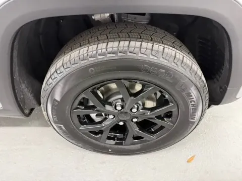 More photos of 2026 Jeep Grand Cherokee Laredo Altitude at Woody Folsom CDJR of Baxley, GA