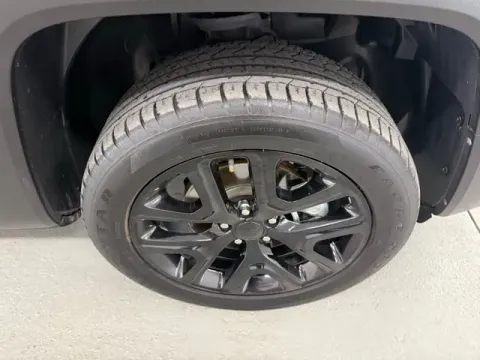 More photos of 2023 Jeep Renegade Altitude at Woody Folsom CDJR of Baxley, GA