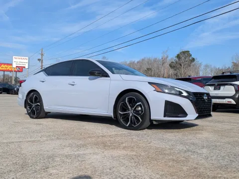 Photos of 2023 Nissan Altima 2.5 SR for sale in Baxley, GA at Woody Folsom CDJR of Baxley