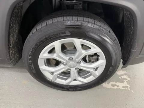 More photos of 2024 Jeep Compass Sport at Woody Folsom CDJR of Baxley, GA