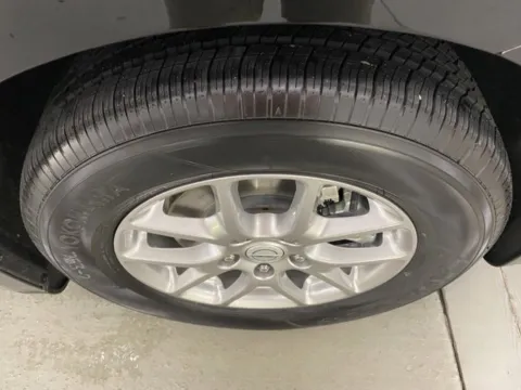 More photos of 2025 Chrysler Pacifica Select at Woody Folsom CDJR of Baxley, GA