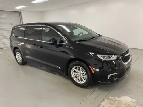 Another view of 2025 Chrysler Pacifica Select for sale in Baxley, GA at Woody Folsom CDJR of Baxley