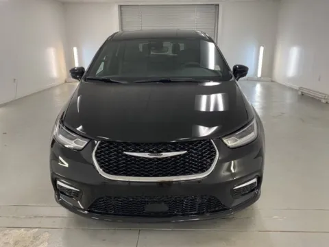Photos of 2025 Chrysler Pacifica Select for sale in Baxley, GA at Woody Folsom CDJR of Baxley