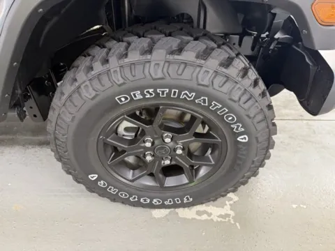 More photos of 2025 Jeep Gladiator Willys at Woody Folsom CDJR of Baxley, GA