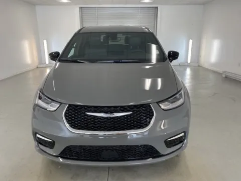 Photos of 2025 Chrysler Pacifica Select for sale in Baxley, GA at Woody Folsom CDJR of Baxley