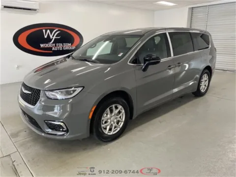Gray 2025 Chrysler Pacifica Select for sale in Baxley, GA