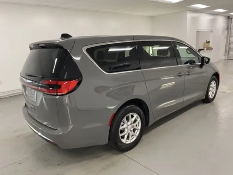 More photos of 2025 Chrysler Pacifica Select at Woody Folsom CDJR of Baxley, GA