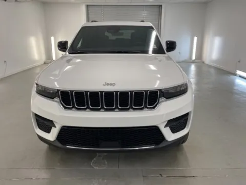 Photos of 2025 Jeep Grand Cherokee for sale in Baxley, GA at Woody Folsom CDJR of Baxley
