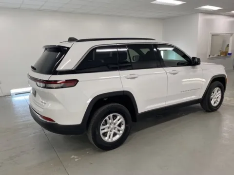 More photos of 2025 Jeep Grand Cherokee at Woody Folsom CDJR of Baxley, GA