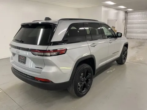 More photos of 2025 Jeep Grand Cherokee Limited at Woody Folsom CDJR of Baxley, GA