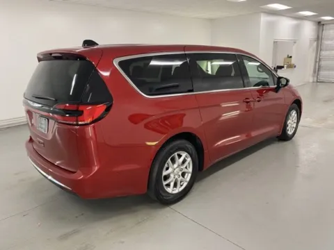 More photos of 2025 Chrysler Pacifica Select at Woody Folsom CDJR of Baxley, GA