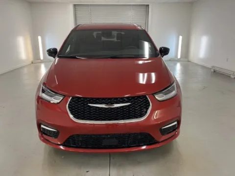 Photos of 2025 Chrysler Pacifica Select for sale in Baxley, GA at Woody Folsom CDJR of Baxley