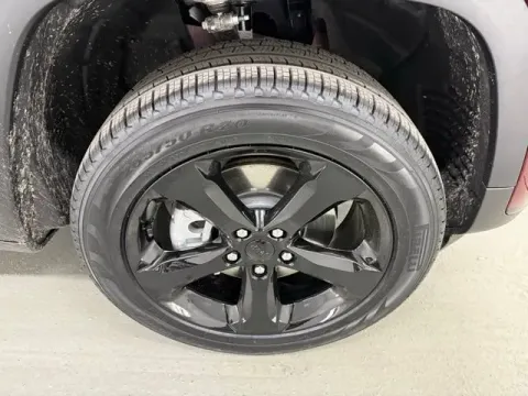 More photos of 2025 Jeep Grand Cherokee L Limited at Woody Folsom CDJR of Baxley, GA