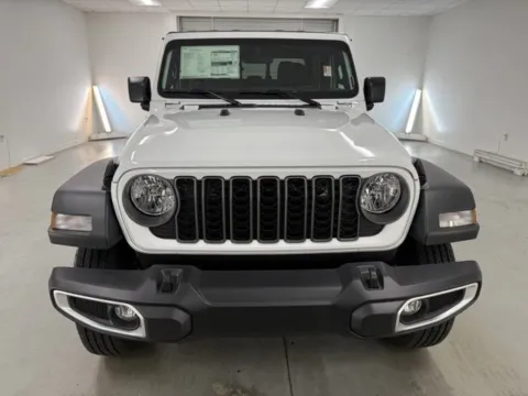 Photos of 2025 Jeep Gladiator Sport for sale in Baxley, GA at Woody Folsom CDJR of Baxley