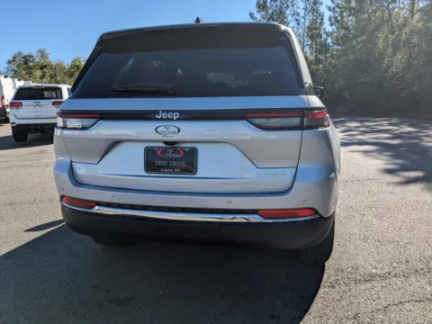 More photos of 2025 Jeep Grand Cherokee at Woody Folsom CDJR of Baxley, GA