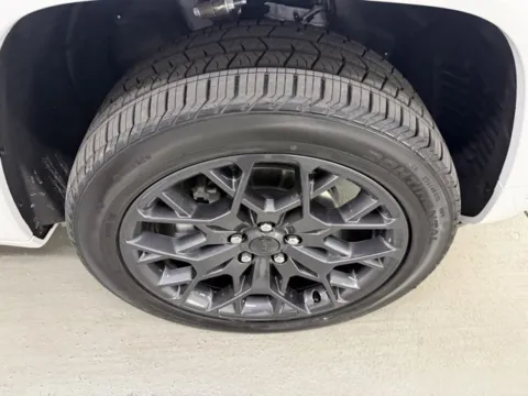 More photos of 2025 Jeep Grand Cherokee Summit Reserve at Woody Folsom CDJR of Baxley, GA