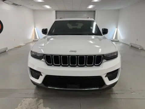 Photos of 2025 Jeep Grand Cherokee Laredo X for sale in Baxley, GA at Woody Folsom CDJR of Baxley