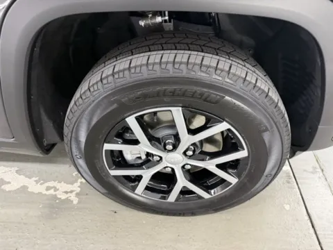 More photos of 2025 Jeep Grand Cherokee L Limited at Woody Folsom CDJR of Baxley, GA