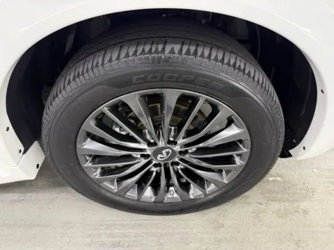 More photos of 2022 INFINITI QX80 PREMIUM SELECT at Woody Folsom CDJR of Baxley, GA