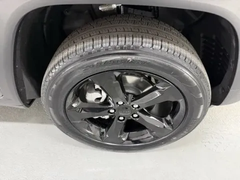 More photos of 2025 Jeep Grand Cherokee Limited at Woody Folsom CDJR of Baxley, GA