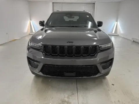 Photos of 2025 Jeep Grand Cherokee Altitude X for sale in Baxley, GA at Woody Folsom CDJR of Baxley