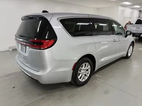 More photos of 2026 Chrysler Pacifica Select at Woody Folsom CDJR of Baxley, GA