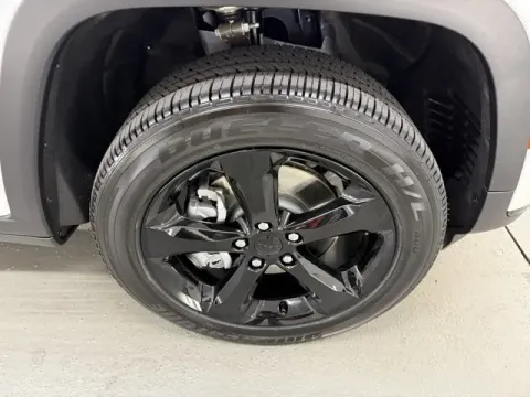 More photos of 2025 Jeep Grand Cherokee L Altitude X at Woody Folsom CDJR of Baxley, GA