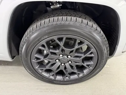 More photos of 2025 Jeep Grand Cherokee L Summit Reserve at Woody Folsom CDJR of Baxley, GA